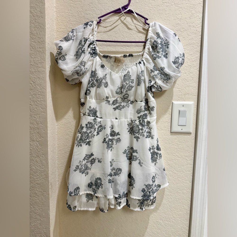 White & Grey Floral Layered Romper NWOT (Medium)